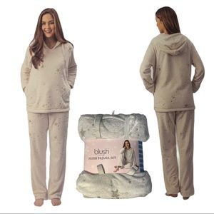 NWT Blush Brand Soft Cozy Warm White Star Pajama Set, Size L!